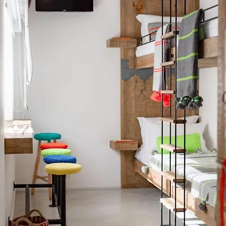 Colegio Charm House * 塔维拉