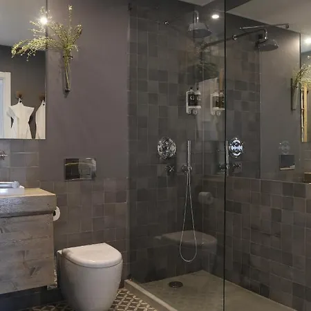 Colegio Charm House * 塔维拉